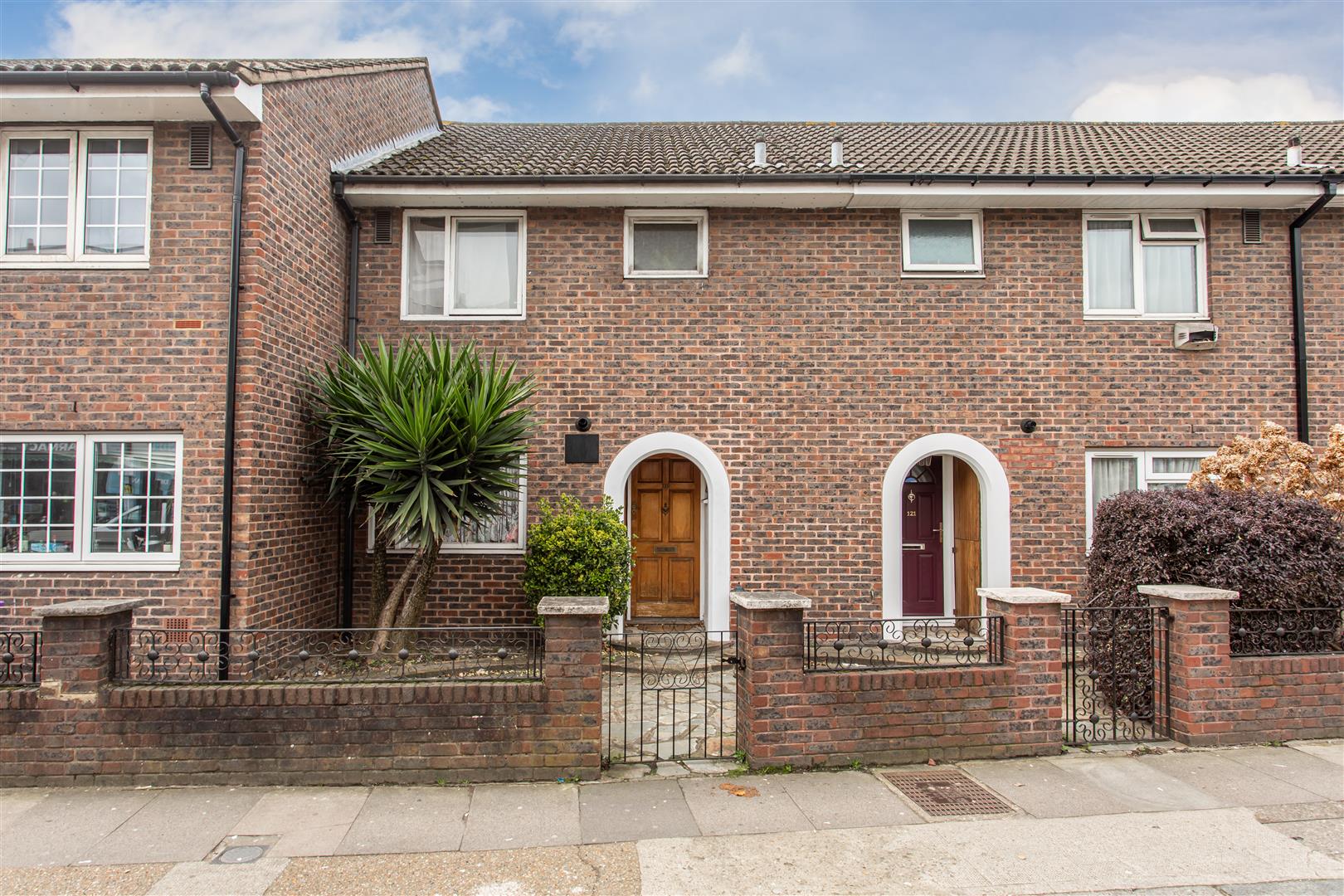 3 bed property in White Horse Lane, Stepney Green